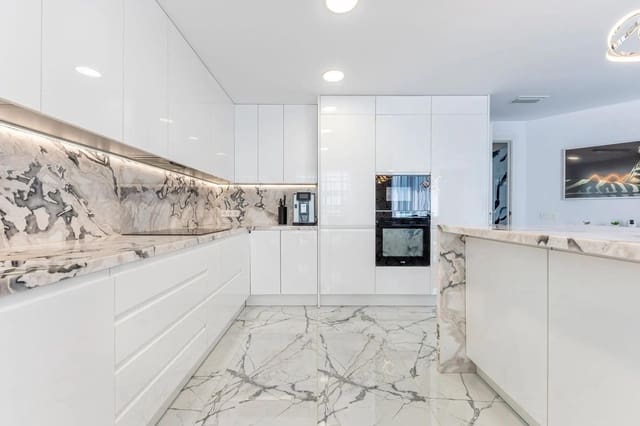 5 makuuhuone Kattohuoneisto myytävänä paikassa Playa de San Juan, Alicante kaupunki mukana uima-altaan 
autotalli - 990 000 € (Ref: 9899186)