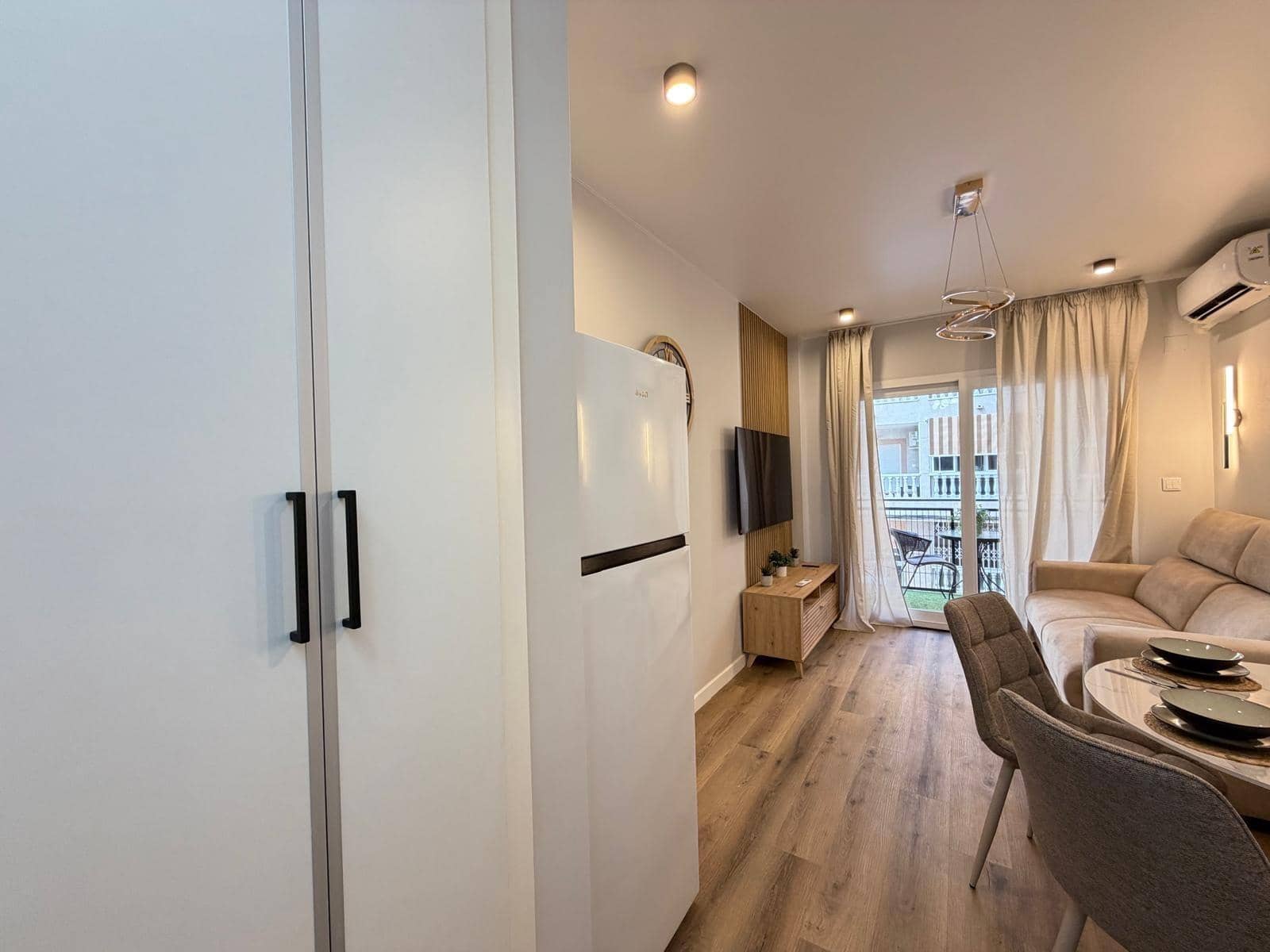 Studio na sprzedaż w Torrevieja - 95 000 € (Ref: 9899187)