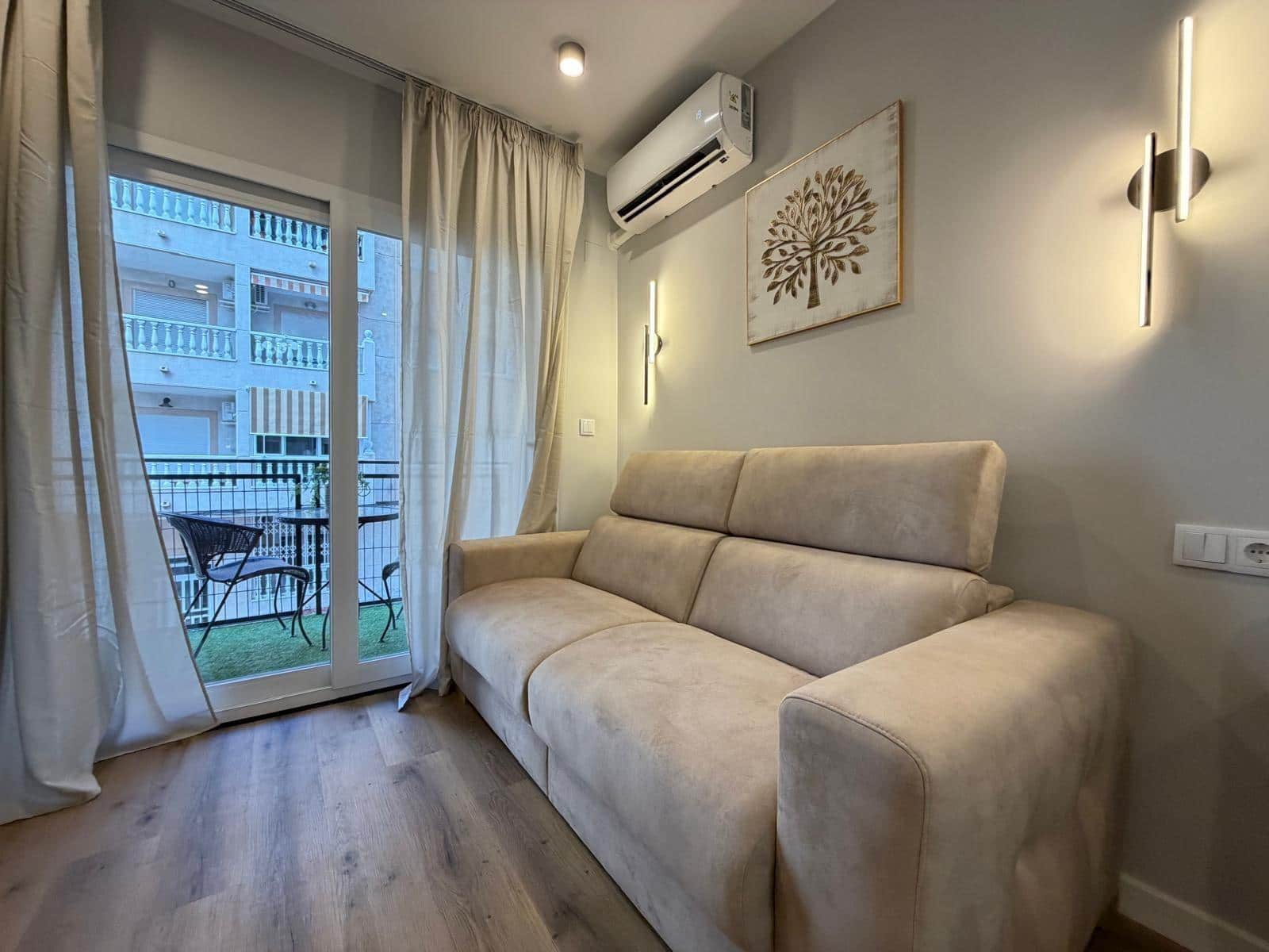 Studio na sprzedaż w Torrevieja - 95 000 € (Ref: 9899187)