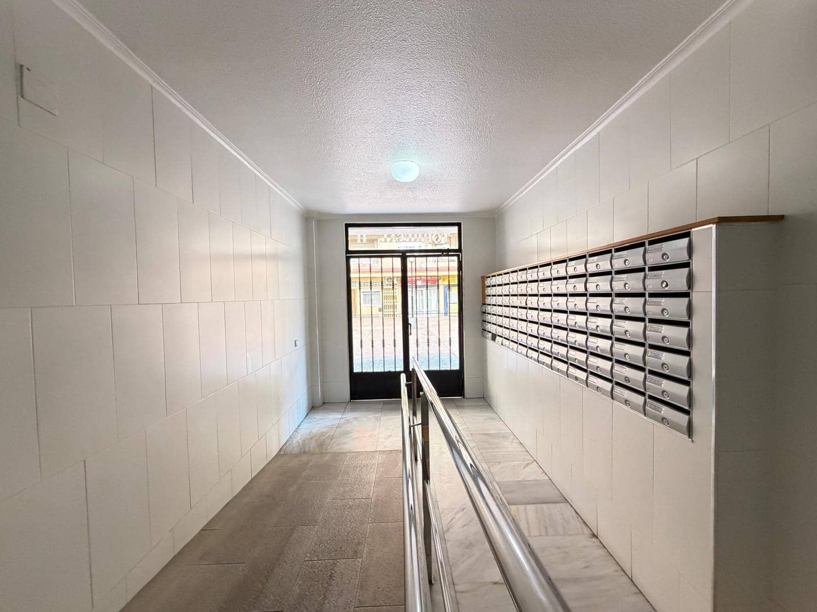 Studio na sprzedaż w Torrevieja - 95 000 € (Ref: 9899187)