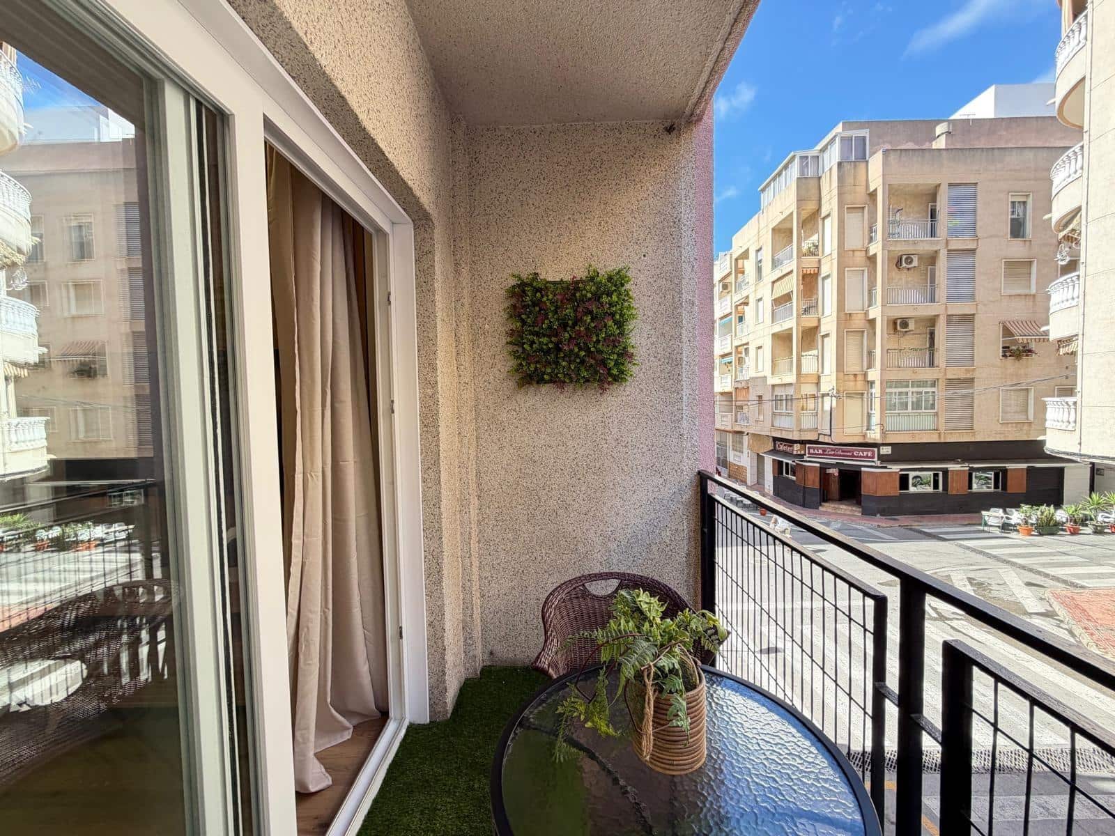 Studio na sprzedaż w Torrevieja - 95 000 € (Ref: 9899187)