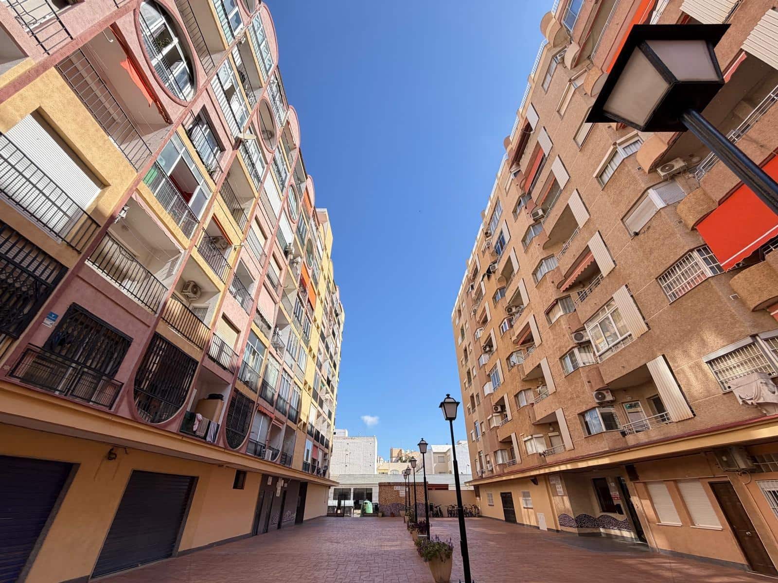 Studio na sprzedaż w Torrevieja - 95 000 € (Ref: 9899187)