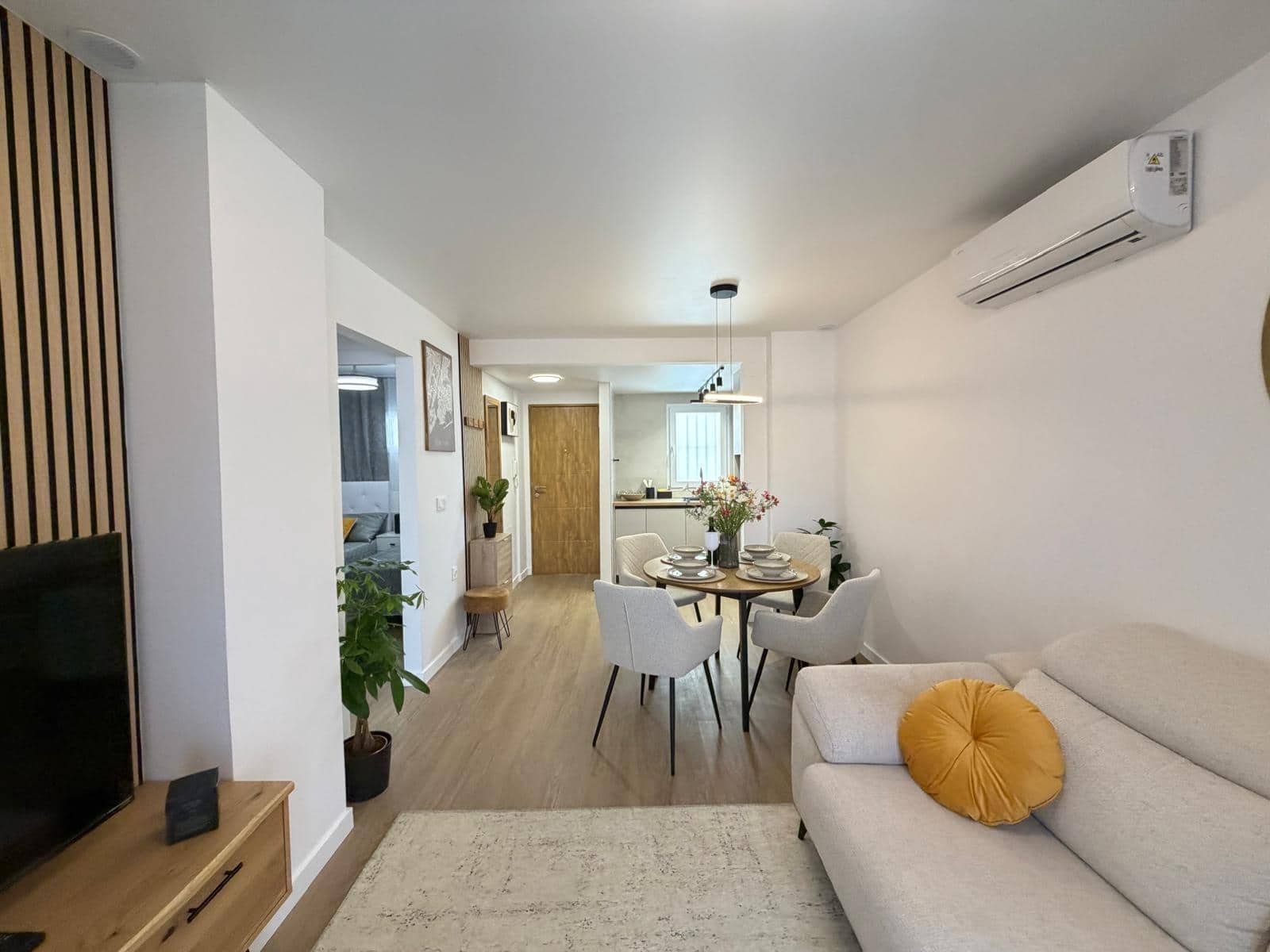 Apartamento de 2 habitaciones en Torrevieja en venta con piscina - 169.900 € (Ref: 9900365)