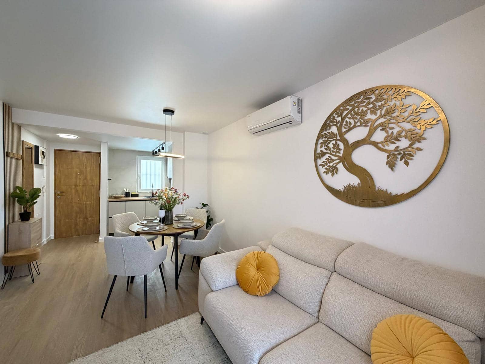 Apartamento de 2 habitaciones en Torrevieja en venta con piscina - 169.900 € (Ref: 9900365)