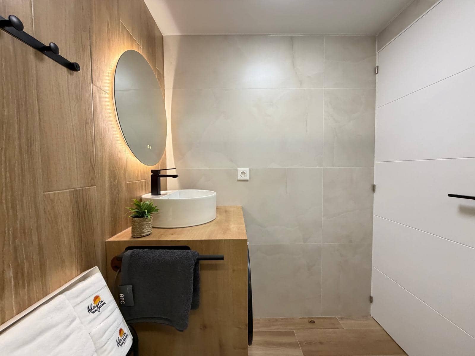 Apartamento de 2 habitaciones en Torrevieja en venta con piscina - 169.900 € (Ref: 9900365)