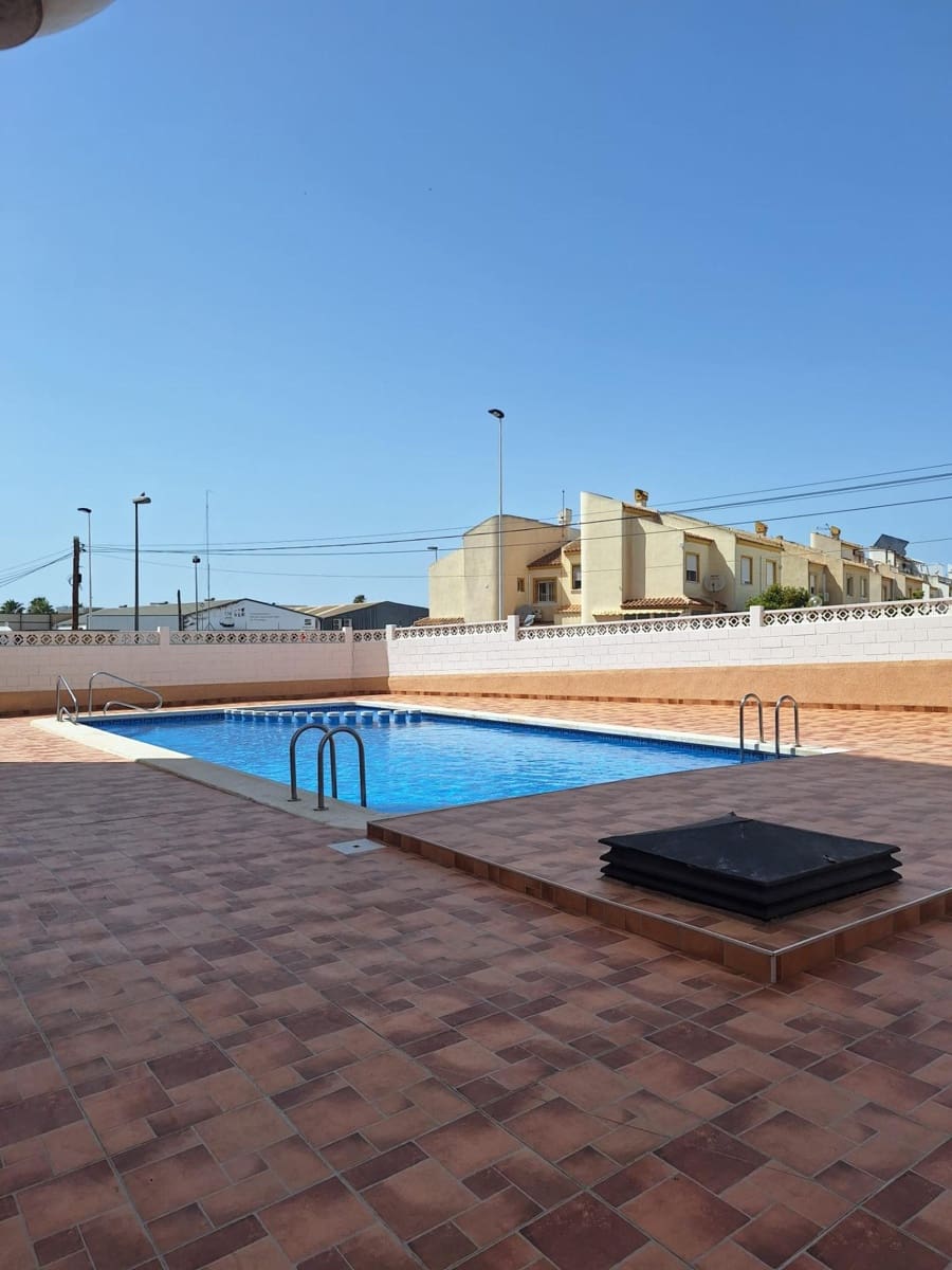 Apartamento de 2 habitaciones en Torrevieja en venta con piscina - 169.900 € (Ref: 9900365)