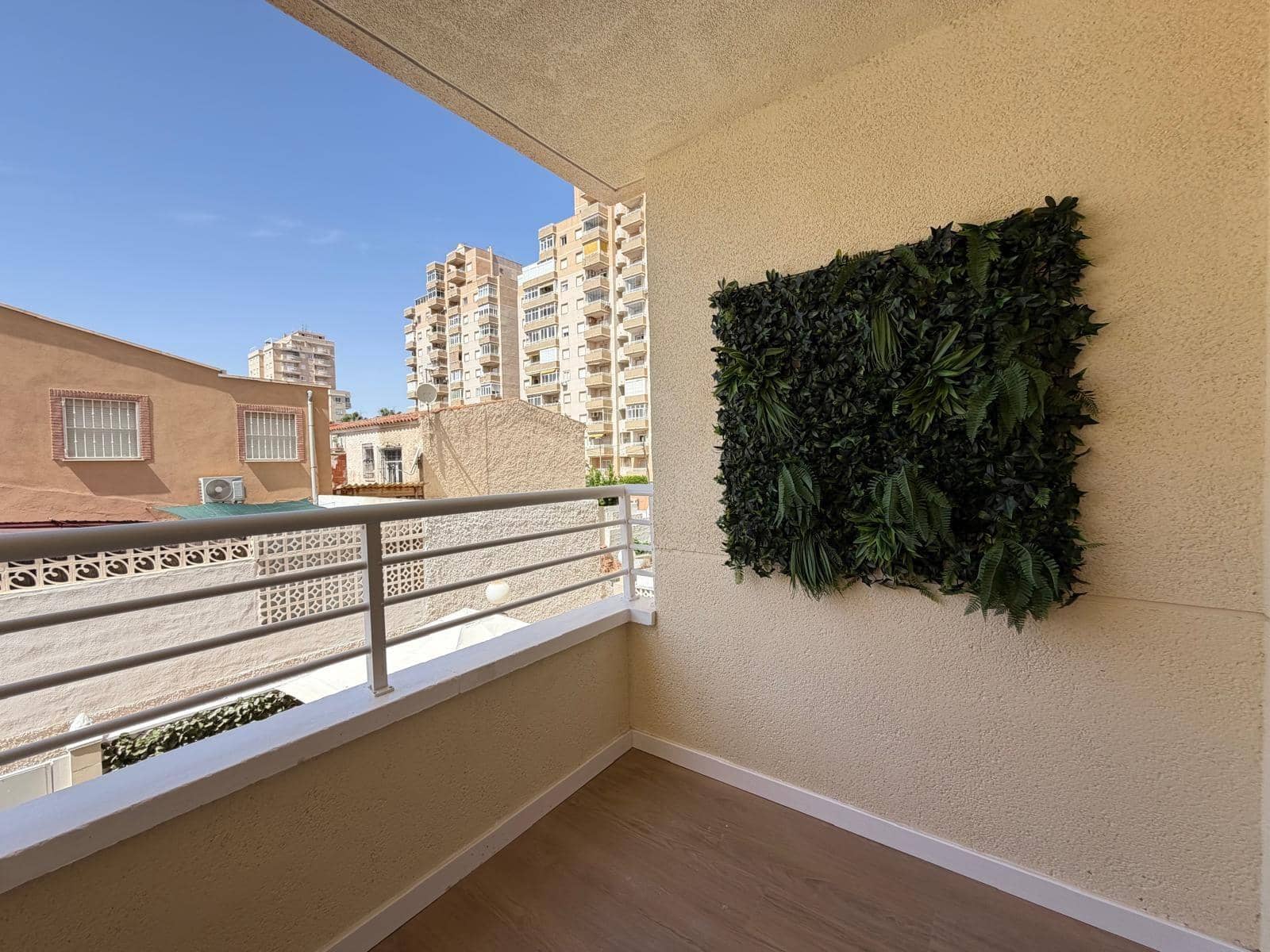Apartamento de 2 habitaciones en Torrevieja en venta con piscina - 169.900 € (Ref: 9900365)