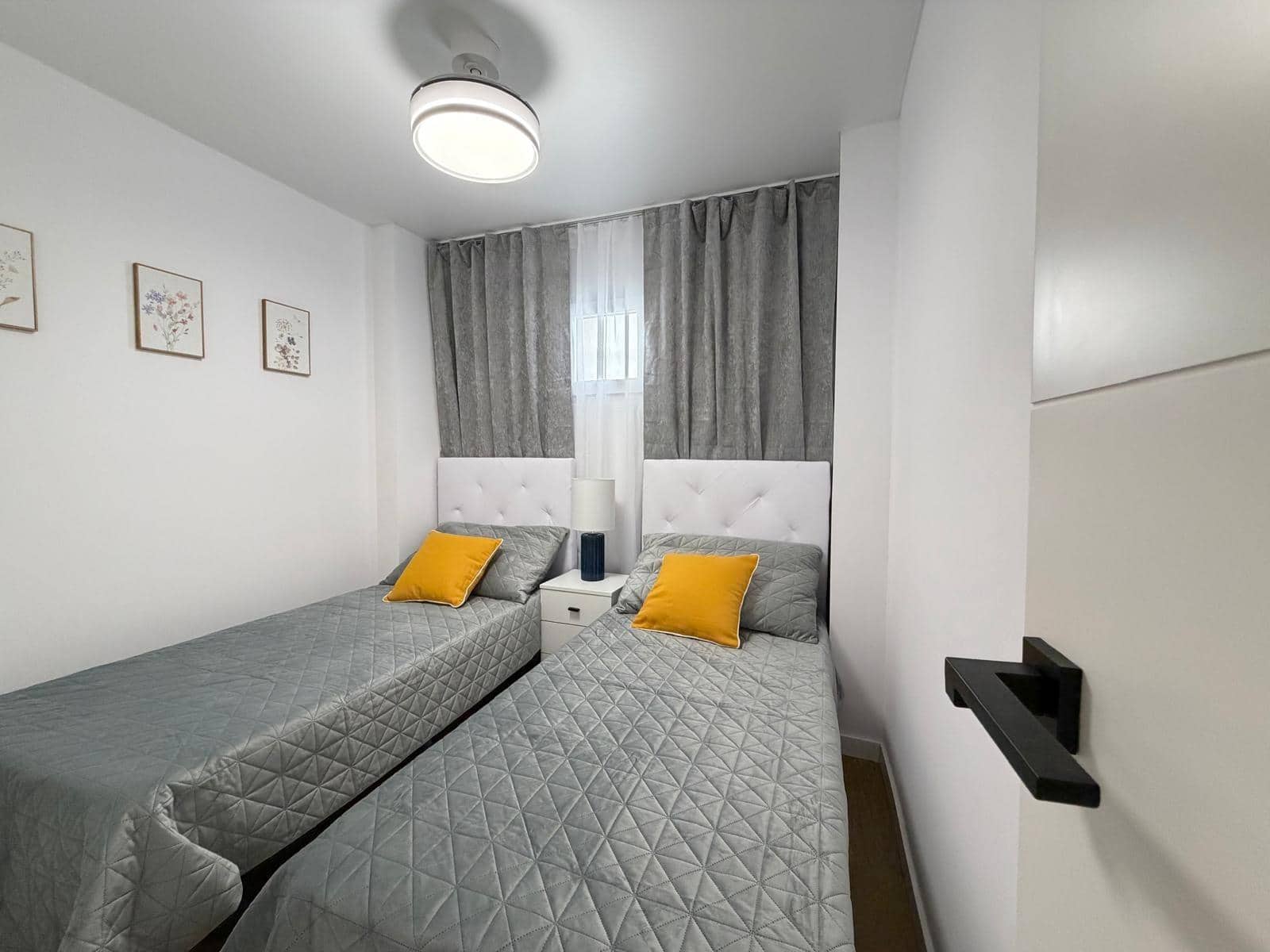 Apartamento de 2 habitaciones en Torrevieja en venta con piscina - 169.900 € (Ref: 9900365)