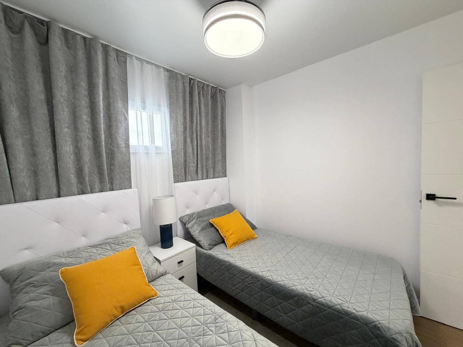 Apartamento de 2 habitaciones en Torrevieja en venta con piscina - 169.900 € (Ref: 9900365)
