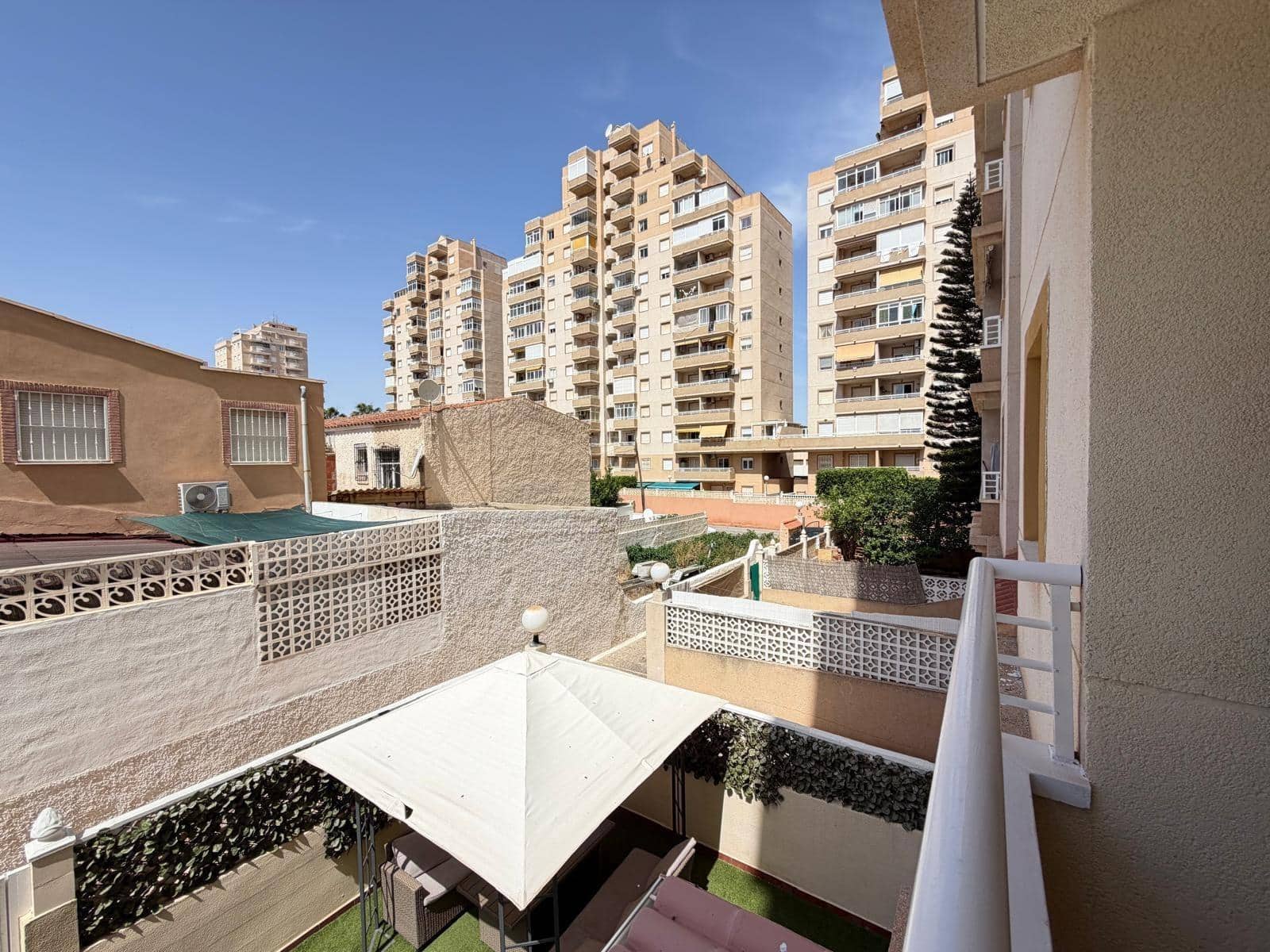Apartamento de 2 habitaciones en Torrevieja en venta con piscina - 169.900 € (Ref: 9900365)