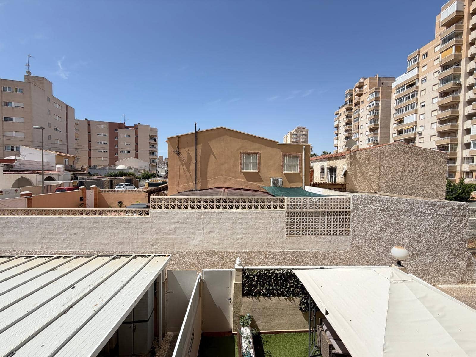 Apartamento de 2 habitaciones en Torrevieja en venta con piscina - 169.900 € (Ref: 9900365)