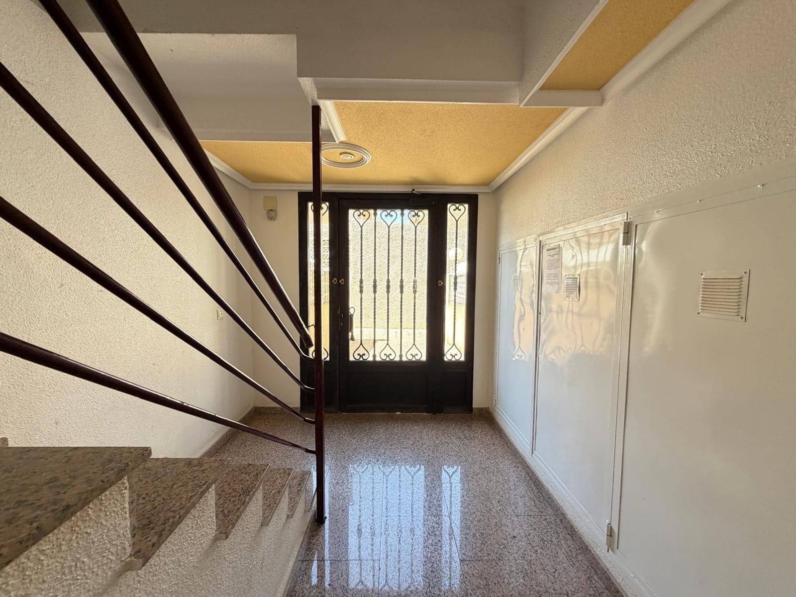 Apartamento de 2 habitaciones en Torrevieja en venta con piscina - 169.900 € (Ref: 9900365)