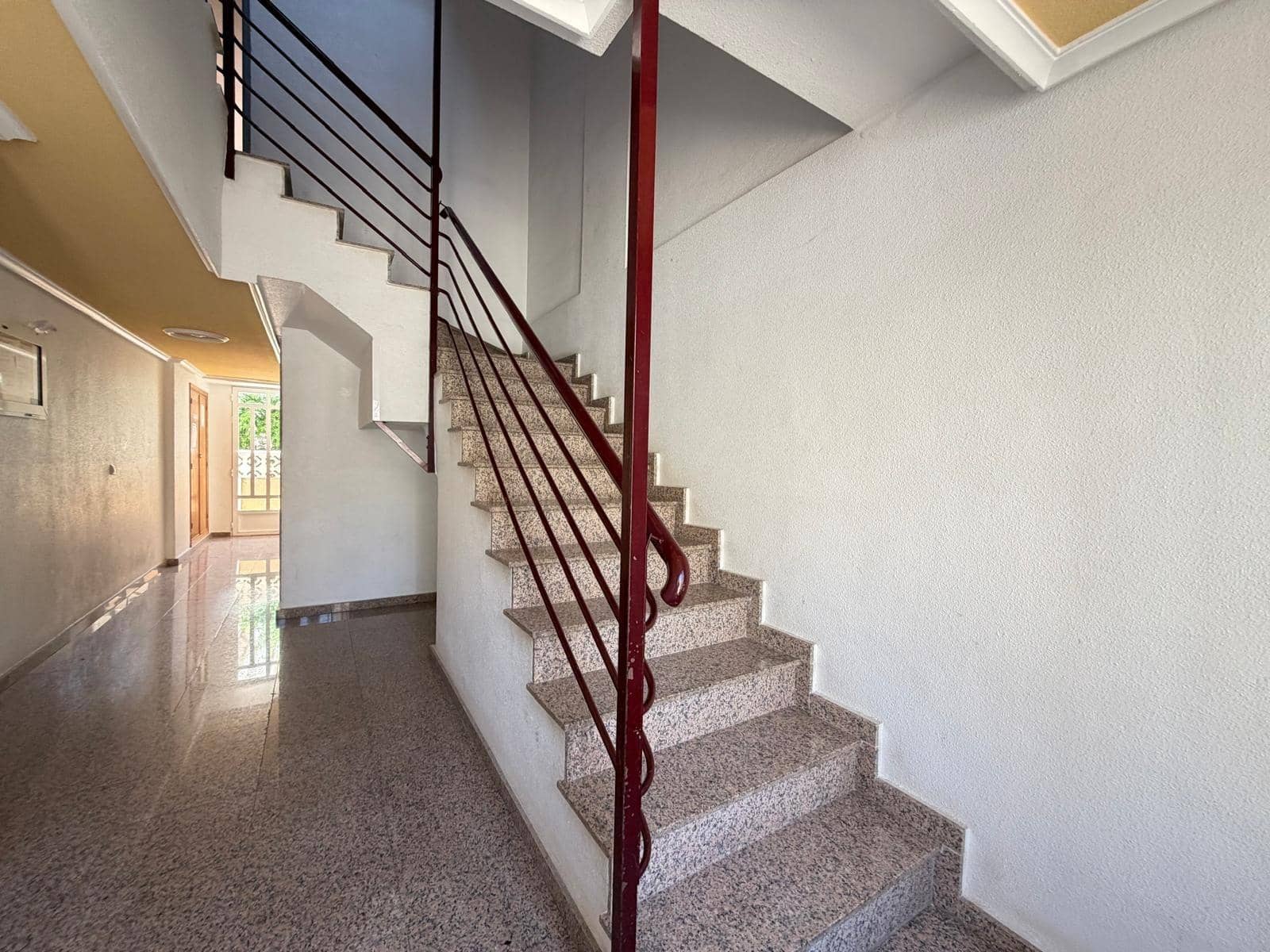 Apartamento de 2 habitaciones en Torrevieja en venta con piscina - 169.900 € (Ref: 9900365)
