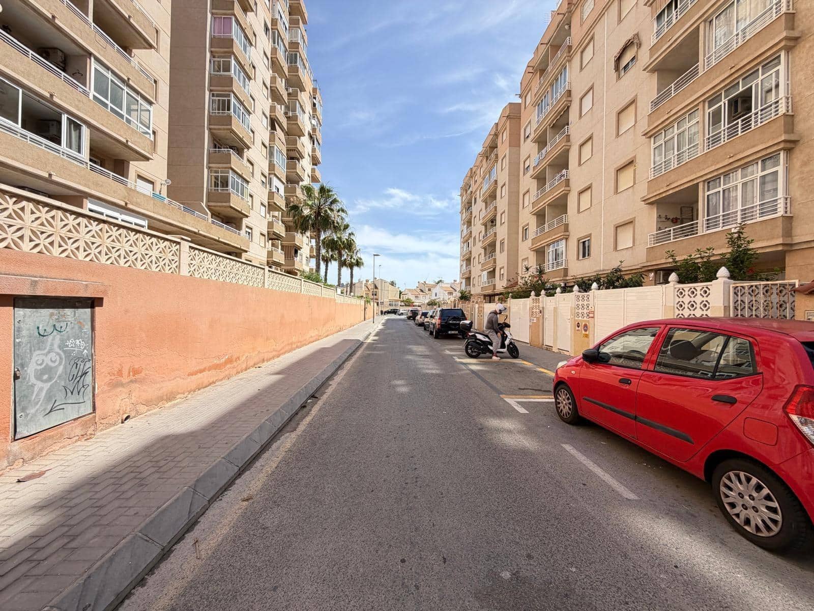Apartamento de 2 habitaciones en Torrevieja en venta con piscina - 169.900 € (Ref: 9900365)