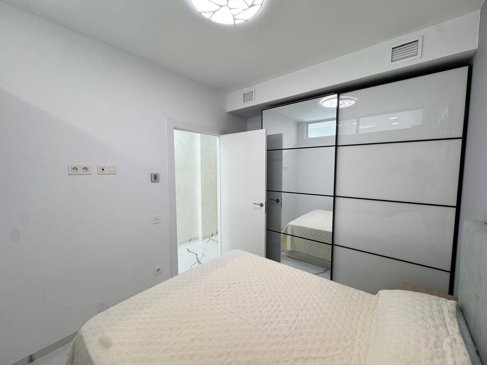 2 Zimmer Apartment zu verkaufen in Torrevieja - 199.900 € (Ref: 9911065)