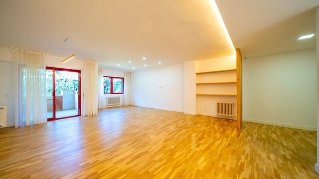 4 bedroom Flat for sale in Pozuelo de Alarcón with pool garage - € 1,249,000 (Ref: 9911066)