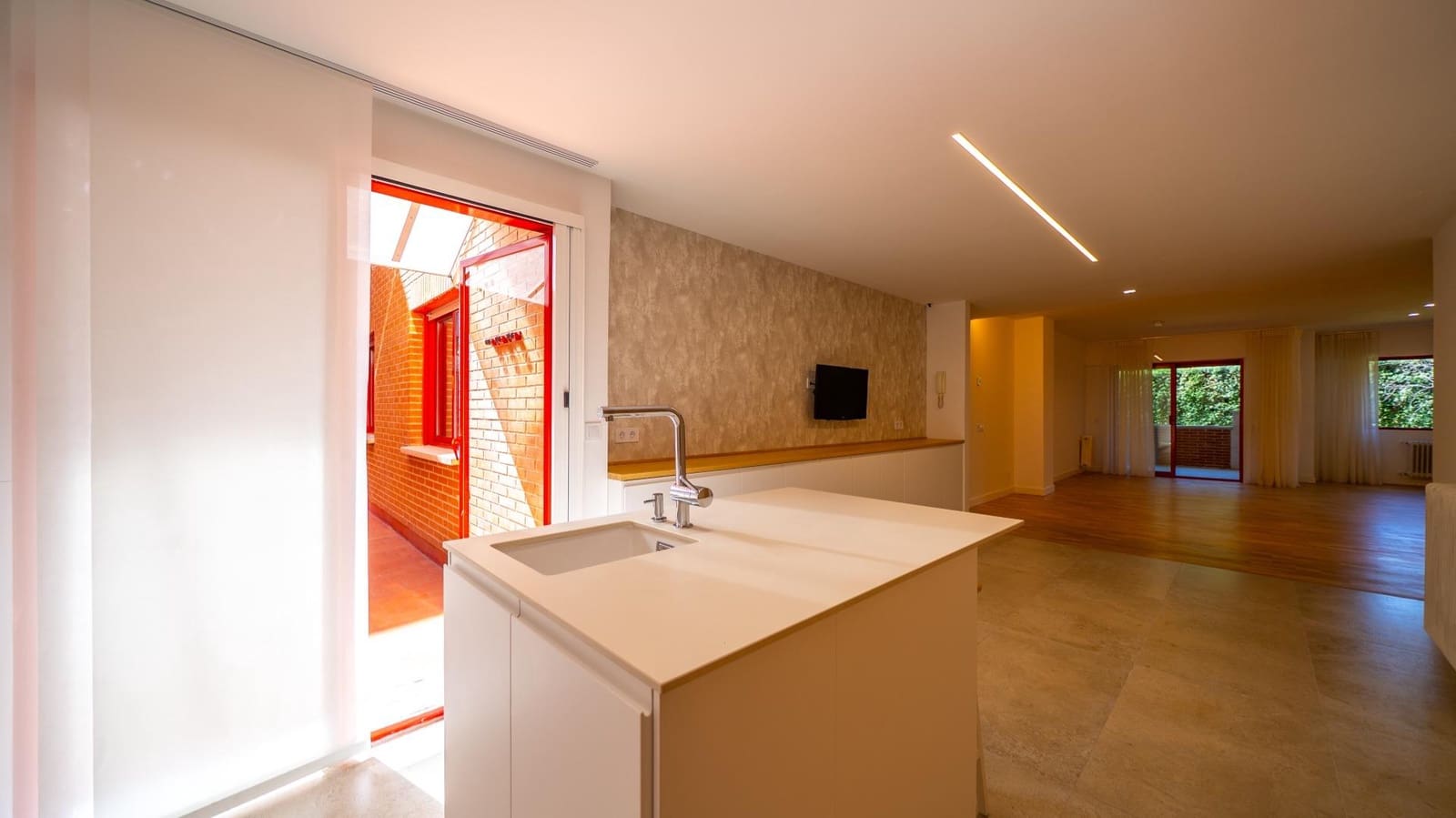 4 bedroom Flat for sale in Pozuelo de Alarcon with pool garage - € 1,249,000 (Ref: 9911066)