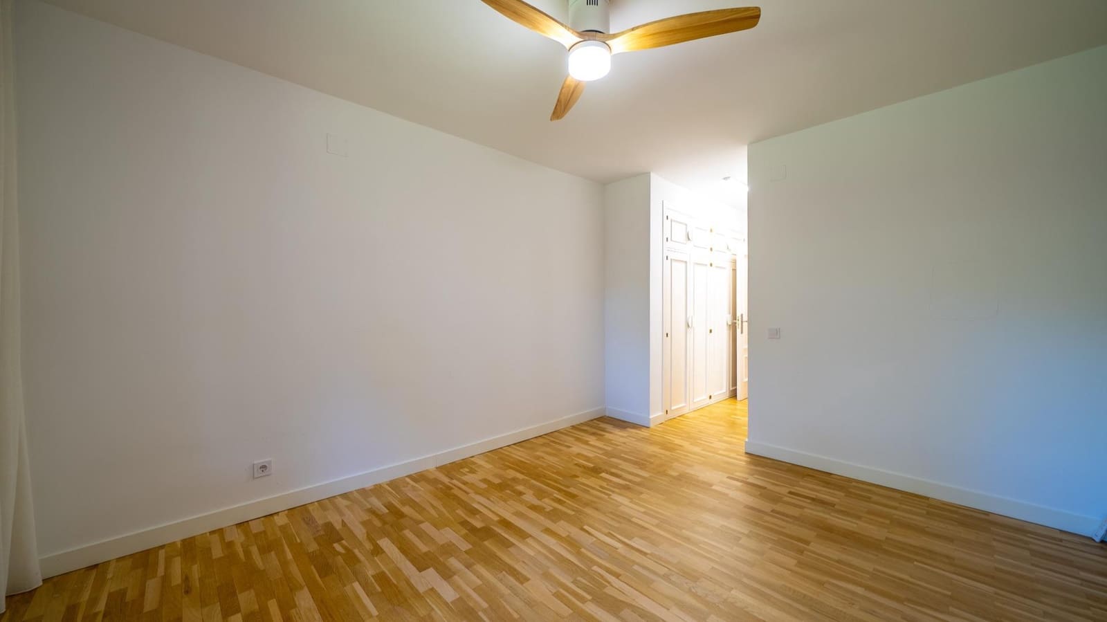 4 bedroom Flat for sale in Pozuelo de Alarcon with pool garage - € 1,249,000 (Ref: 9911066)