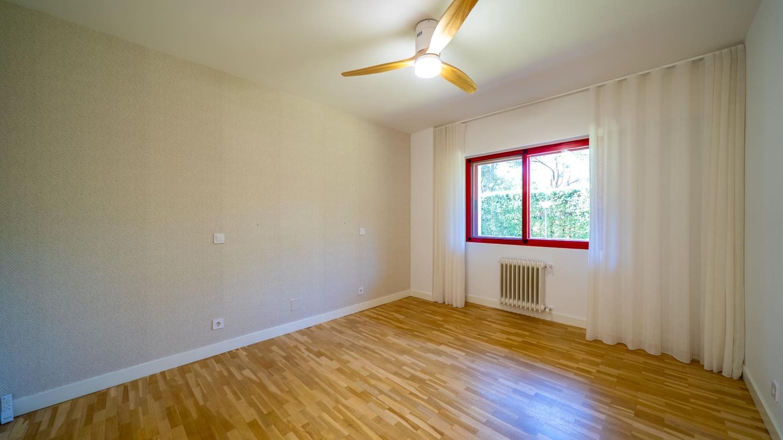 4 bedroom Flat for sale in Pozuelo de Alarcon with pool garage - € 1,249,000 (Ref: 9911066)