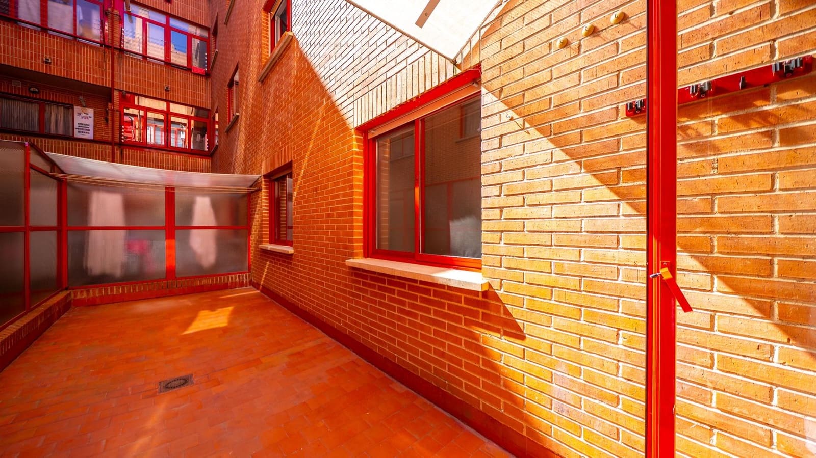 4 bedroom Flat for sale in Pozuelo de Alarcon with pool garage - € 1,249,000 (Ref: 9911066)