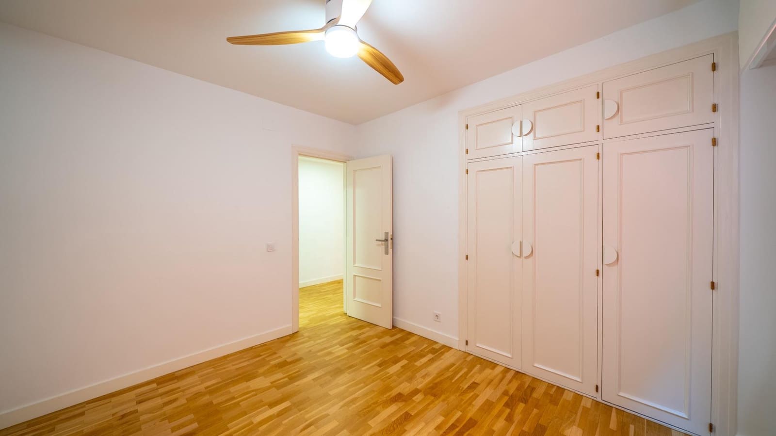 4 bedroom Flat for sale in Pozuelo de Alarcon with pool garage - € 1,249,000 (Ref: 9911066)