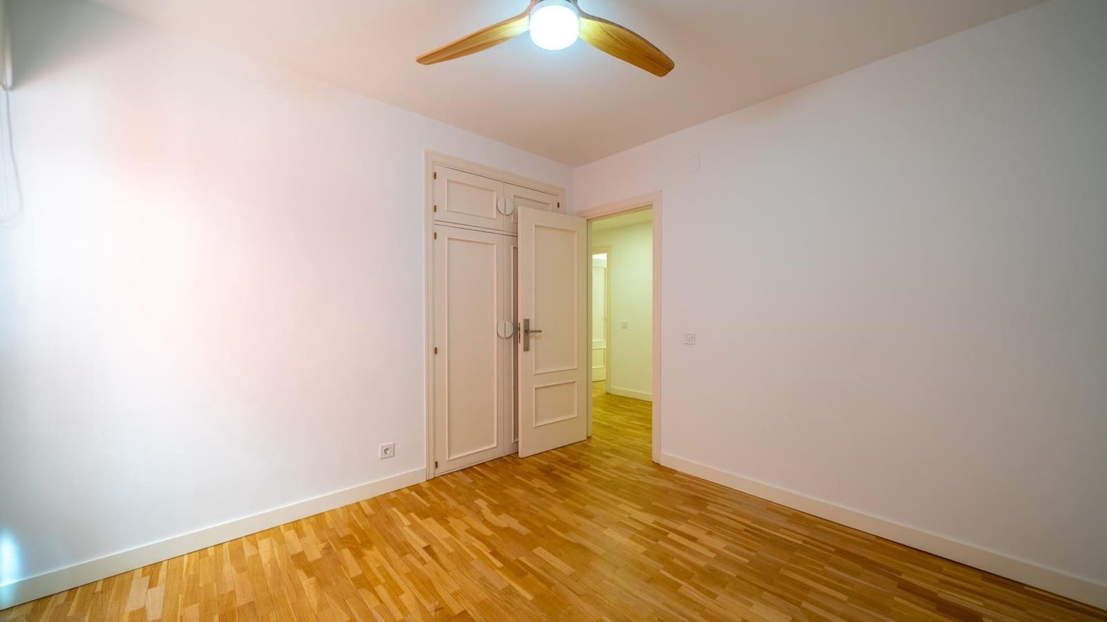 4 bedroom Flat for sale in Pozuelo de Alarcon with pool garage - € 1,249,000 (Ref: 9911066)