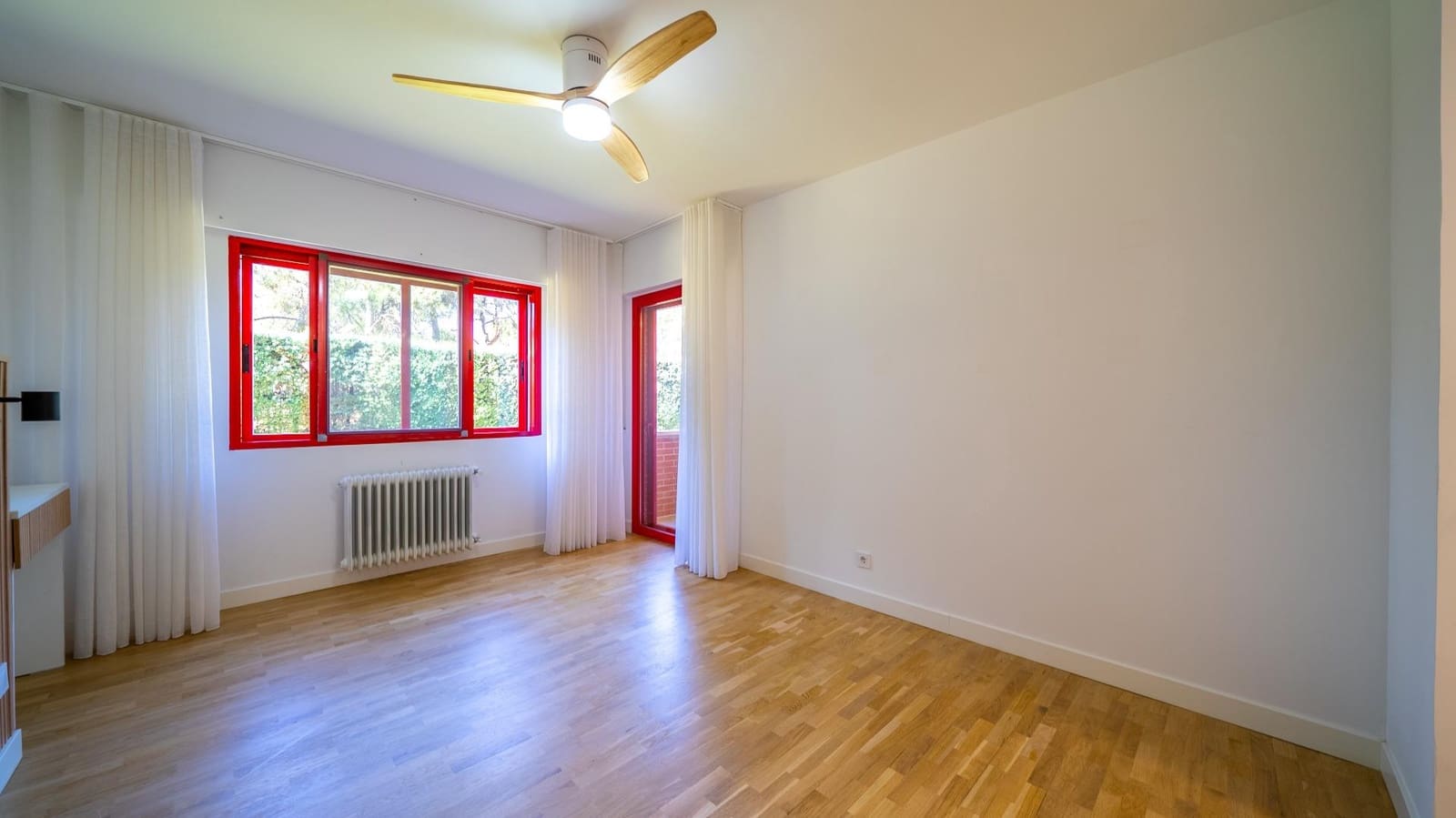 4 bedroom Flat for sale in Pozuelo de Alarcon with pool garage - € 1,249,000 (Ref: 9911066)