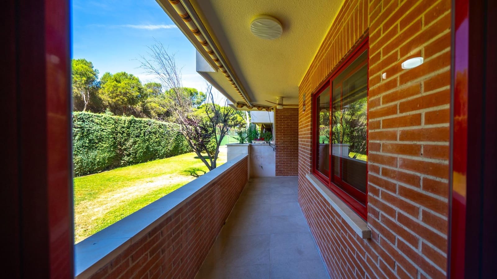 4 bedroom Flat for sale in Pozuelo de Alarcon with pool garage - € 1,249,000 (Ref: 9911066)