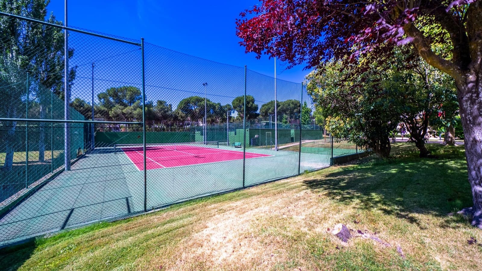 4 bedroom Flat for sale in Pozuelo de Alarcon with pool garage - € 1,249,000 (Ref: 9911066)