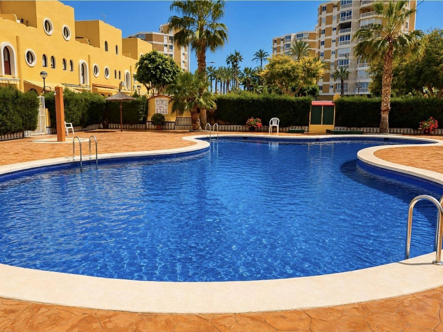 3 soverom Rekkehus til salgs i El Campello med svømmebasseng - € 284 900 (Ref: 9913171)