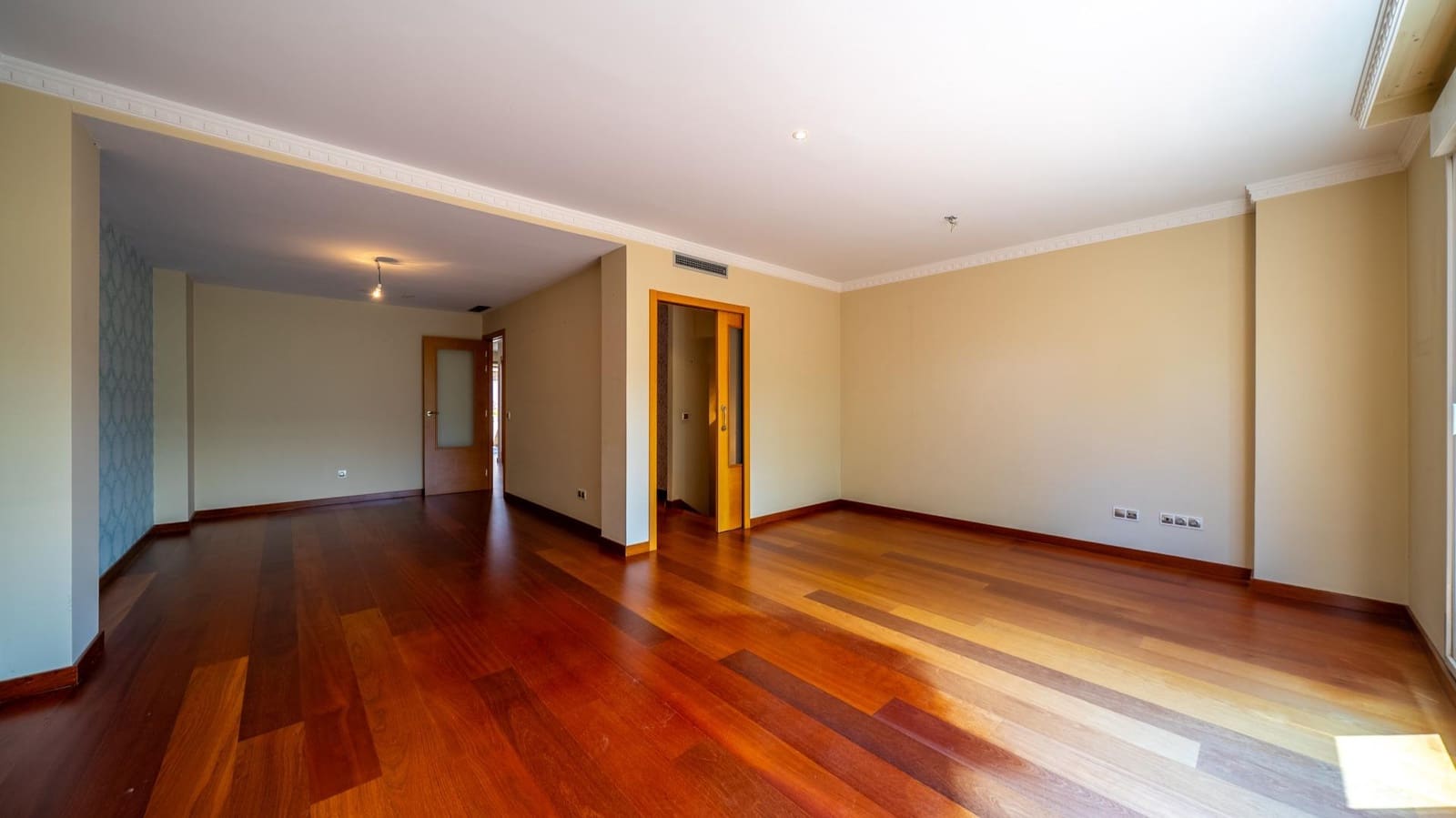 3 bedroom Villa for sale in Pozuelo de Alarcon with pool garage - € 1,450,000 (Ref: 9913172)