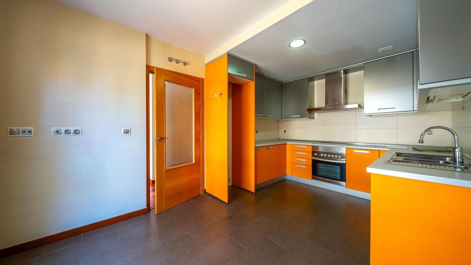 3 bedroom Villa for sale in Pozuelo de Alarcon with pool garage - € 1,450,000 (Ref: 9913172)