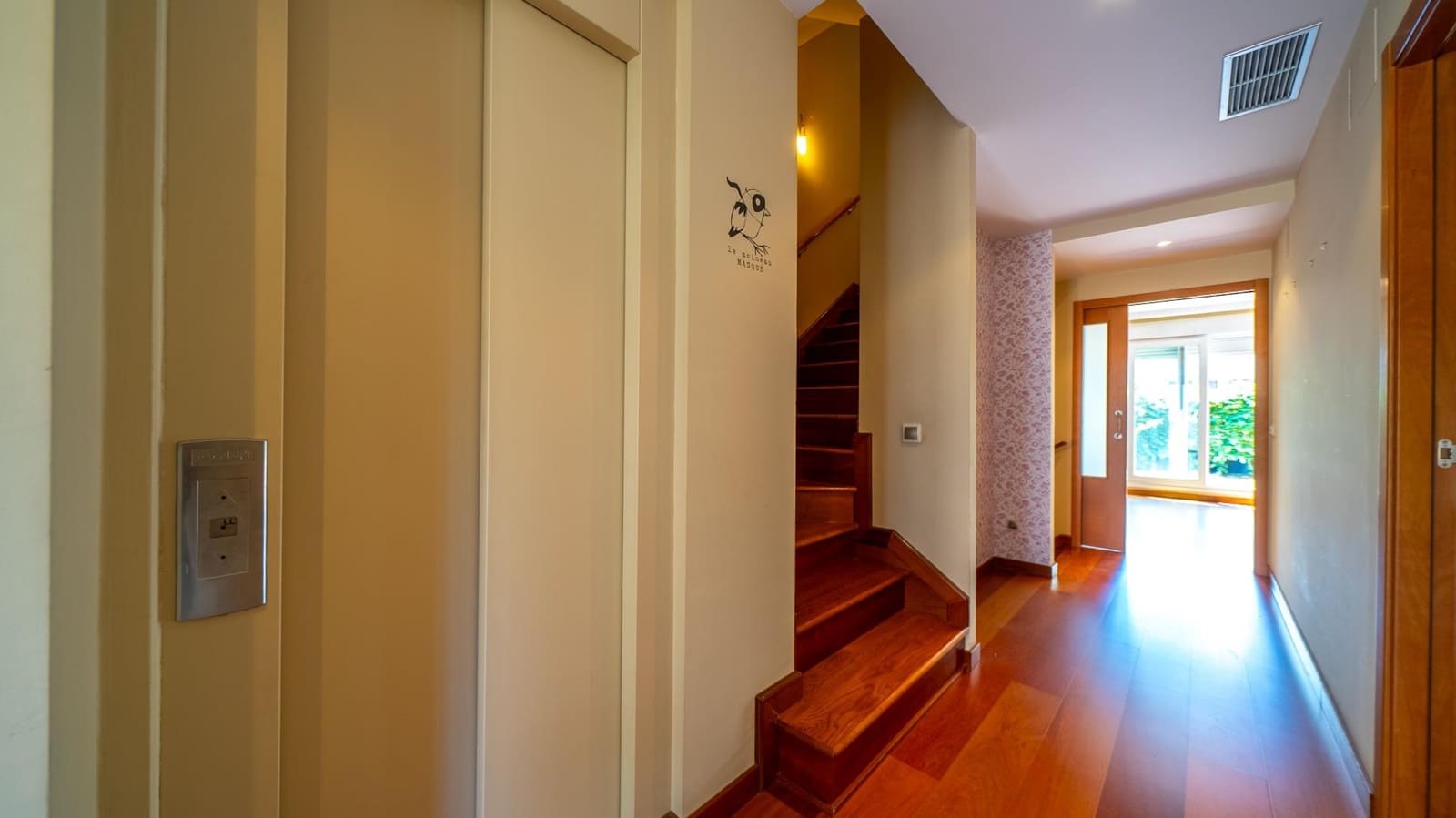3 bedroom Villa for sale in Pozuelo de Alarcon with pool garage - € 1,450,000 (Ref: 9913172)