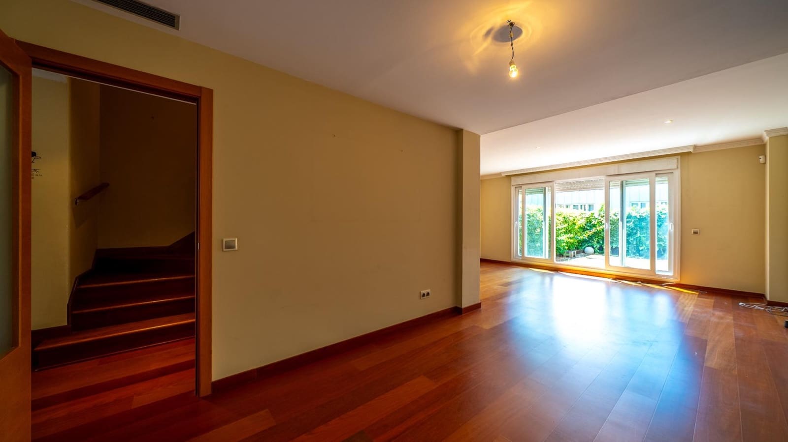 3 bedroom Villa for sale in Pozuelo de Alarcon with pool garage - € 1,450,000 (Ref: 9913172)