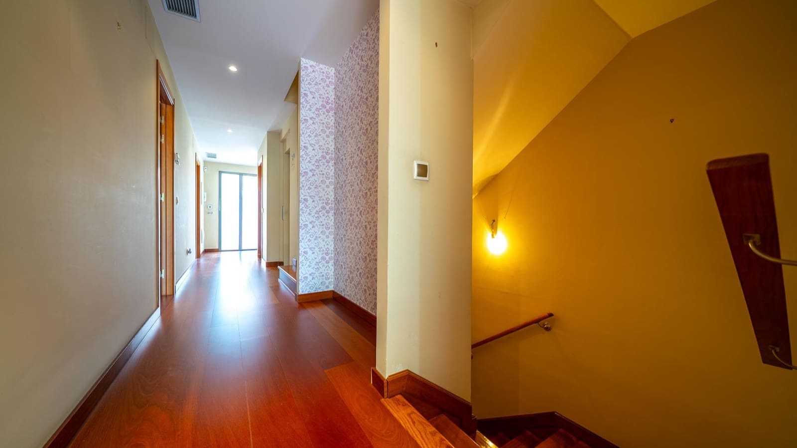 3 bedroom Villa for sale in Pozuelo de Alarcon with pool garage - € 1,450,000 (Ref: 9913172)