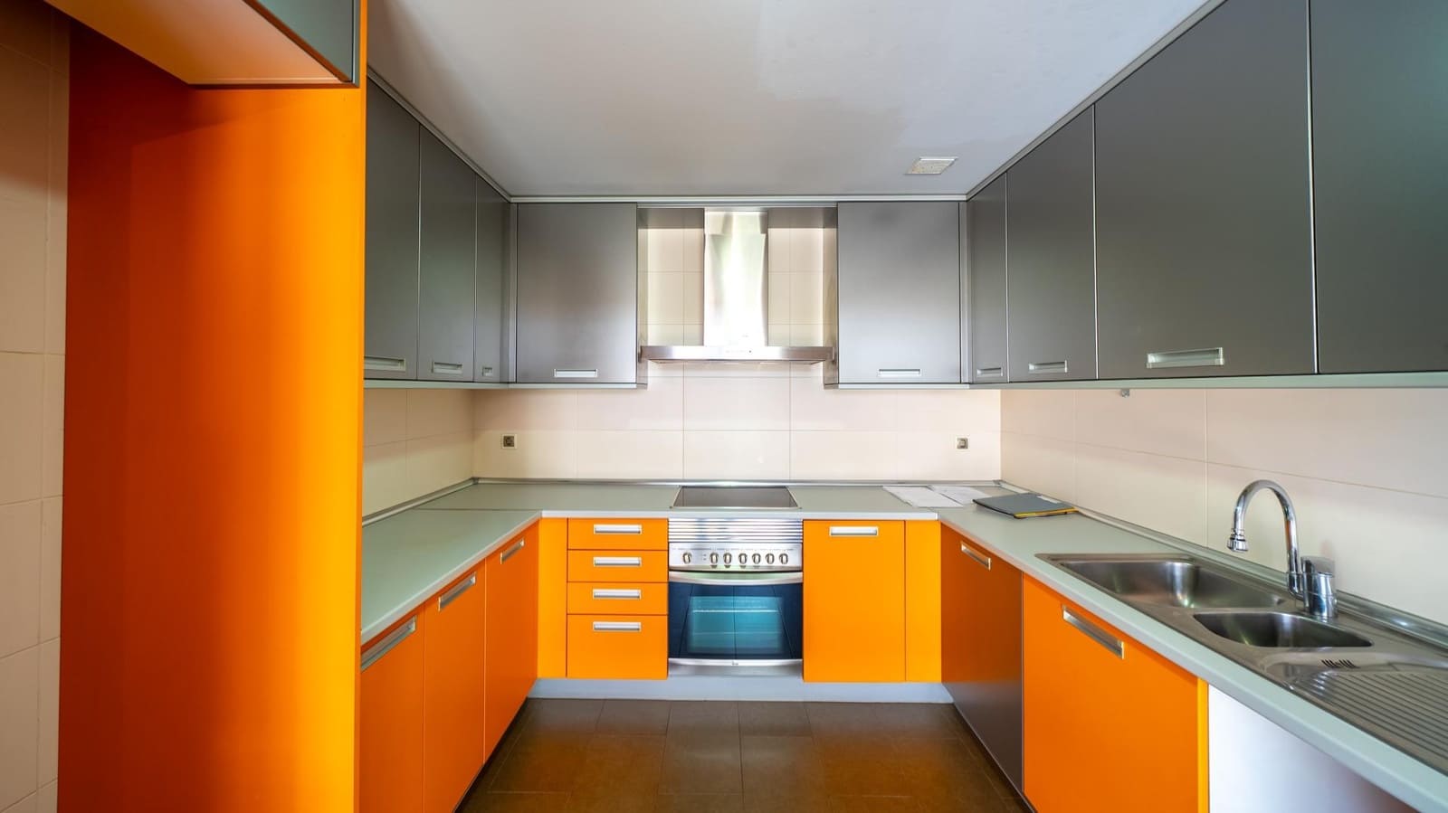 3 bedroom Villa for sale in Pozuelo de Alarcon with pool garage - € 1,450,000 (Ref: 9913172)