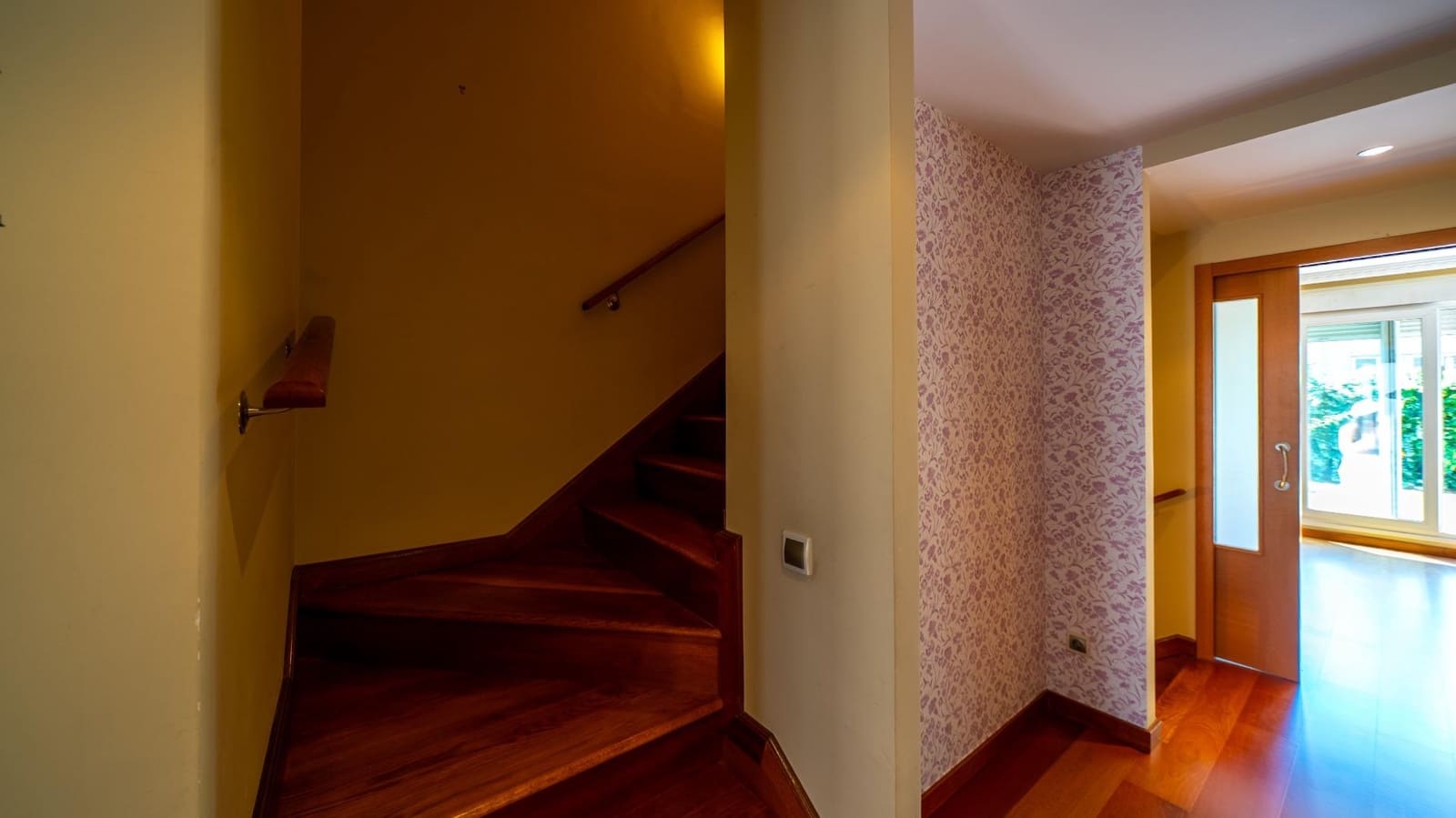 3 bedroom Villa for sale in Pozuelo de Alarcon with pool garage - € 1,450,000 (Ref: 9913172)
