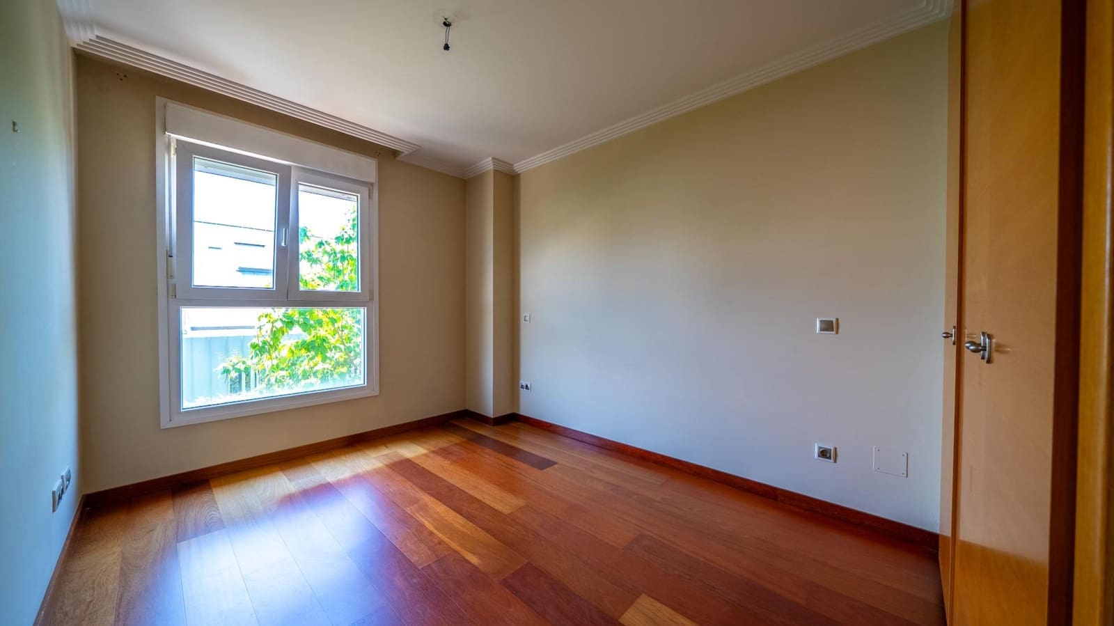 3 bedroom Villa for sale in Pozuelo de Alarcon with pool garage - € 1,450,000 (Ref: 9913172)