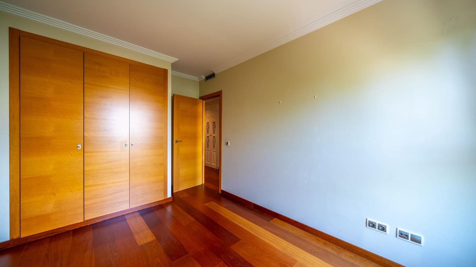 3 bedroom Villa for sale in Pozuelo de Alarcon with pool garage - € 1,450,000 (Ref: 9913172)