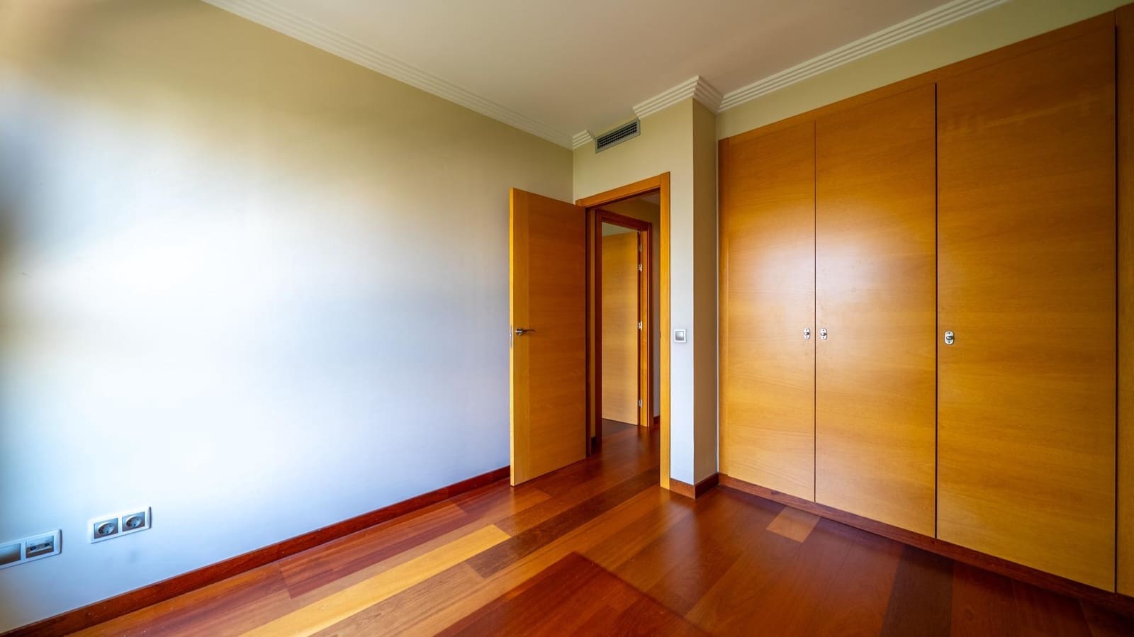 3 bedroom Villa for sale in Pozuelo de Alarcon with pool garage - € 1,450,000 (Ref: 9913172)