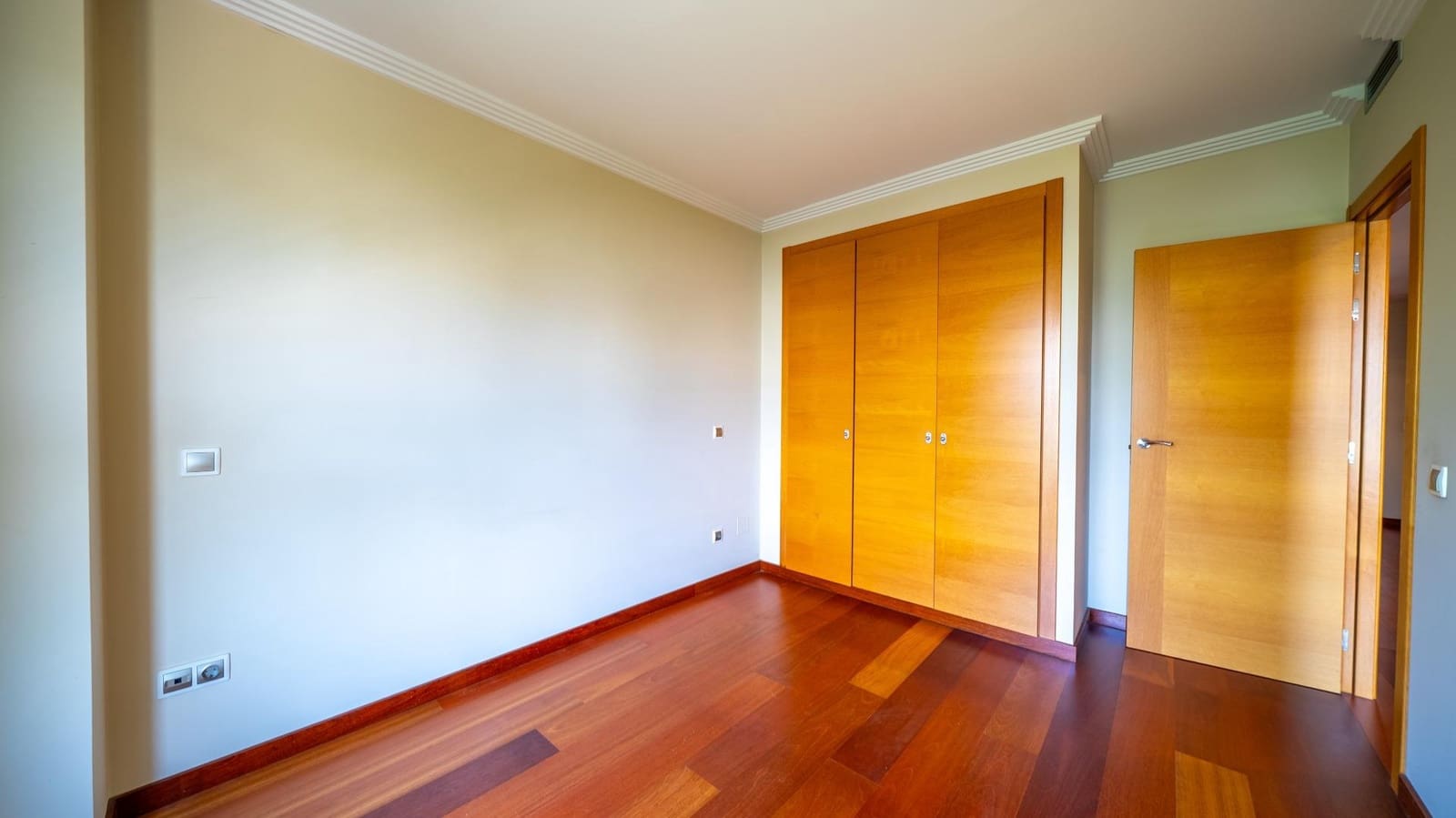 3 bedroom Villa for sale in Pozuelo de Alarcon with pool garage - € 1,450,000 (Ref: 9913172)