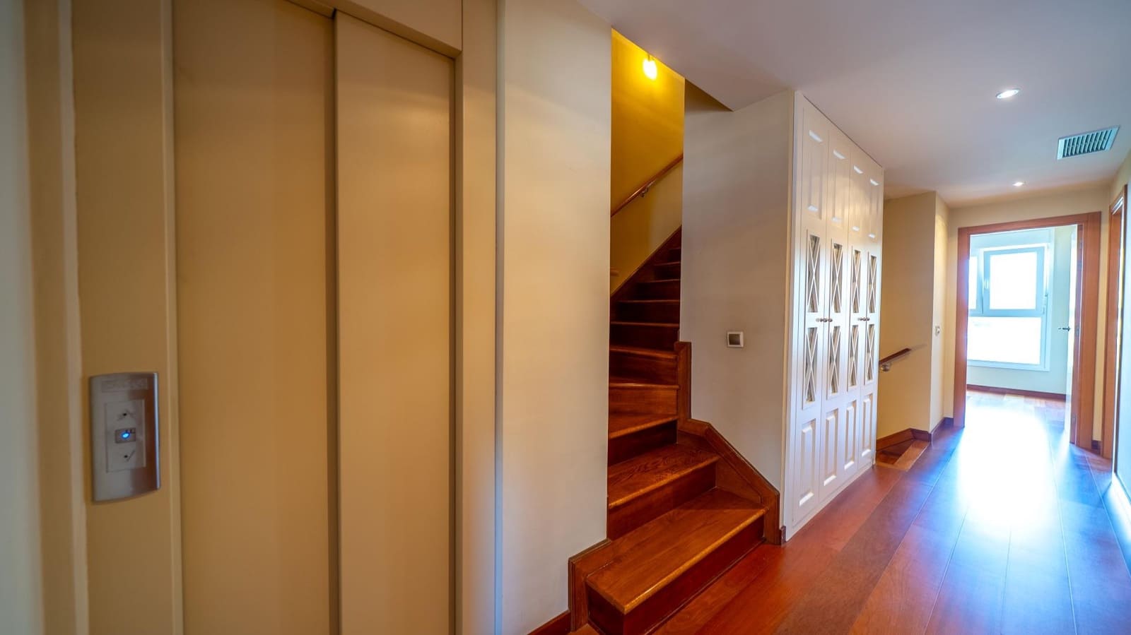 3 bedroom Villa for sale in Pozuelo de Alarcon with pool garage - € 1,450,000 (Ref: 9913172)