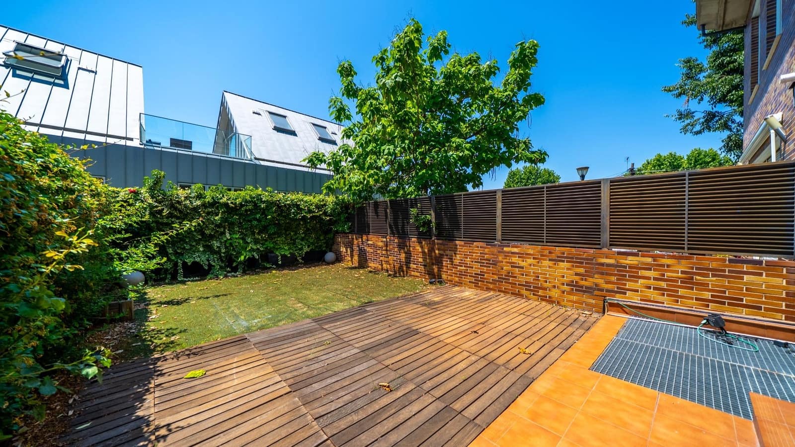 3 bedroom Villa for sale in Pozuelo de Alarcon with pool garage - € 1,450,000 (Ref: 9913172)