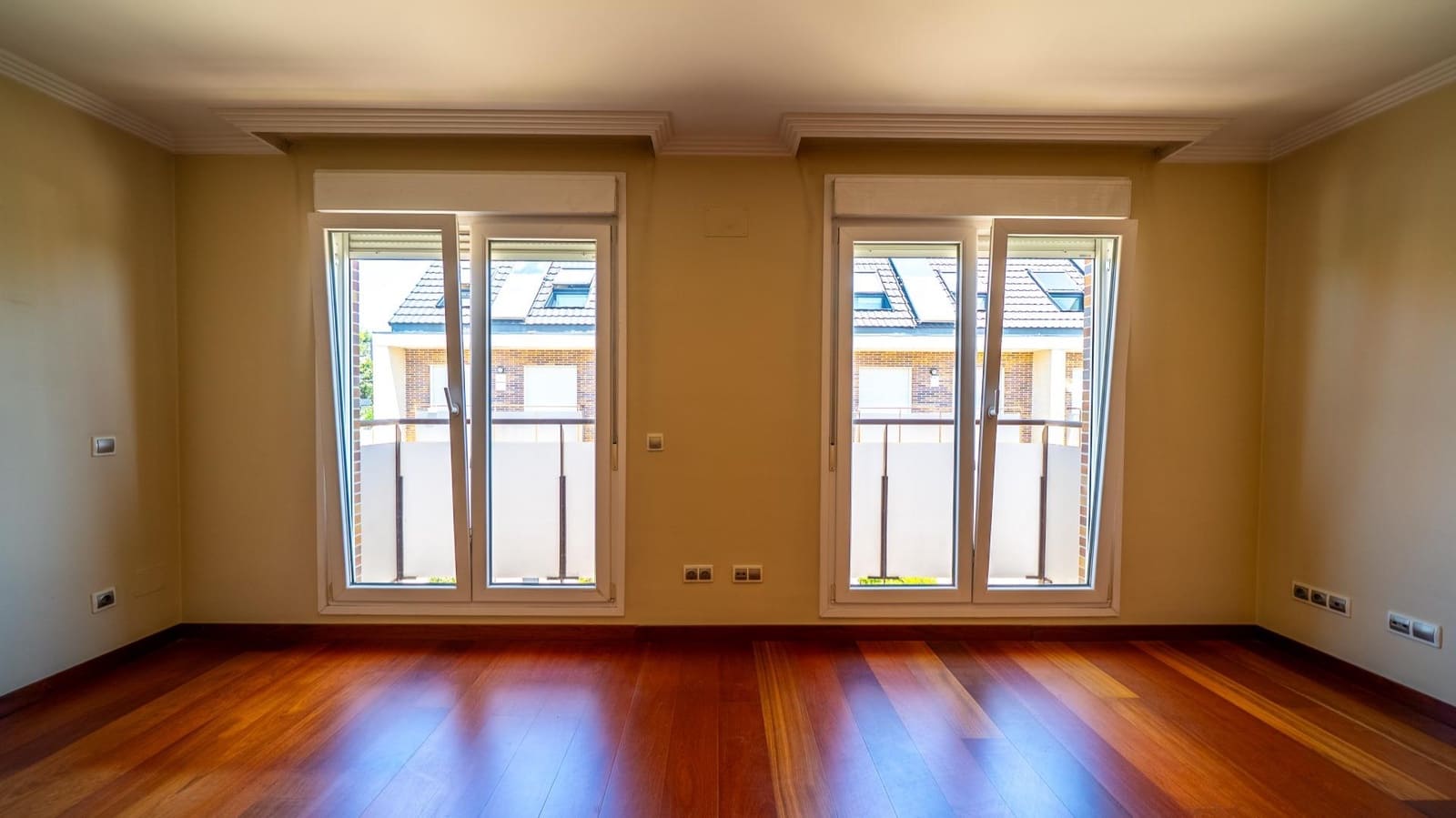 3 bedroom Villa for sale in Pozuelo de Alarcon with pool garage - € 1,450,000 (Ref: 9913172)