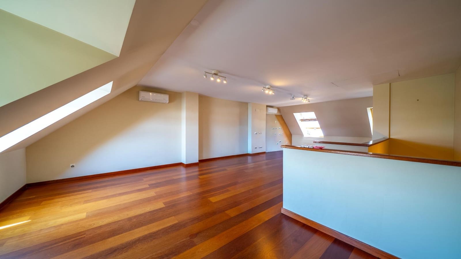 3 bedroom Villa for sale in Pozuelo de Alarcon with pool garage - € 1,450,000 (Ref: 9913172)