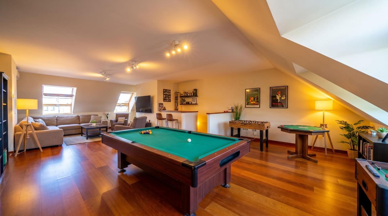 3 bedroom Villa for sale in Pozuelo de Alarcon with pool garage - € 1,450,000 (Ref: 9913172)