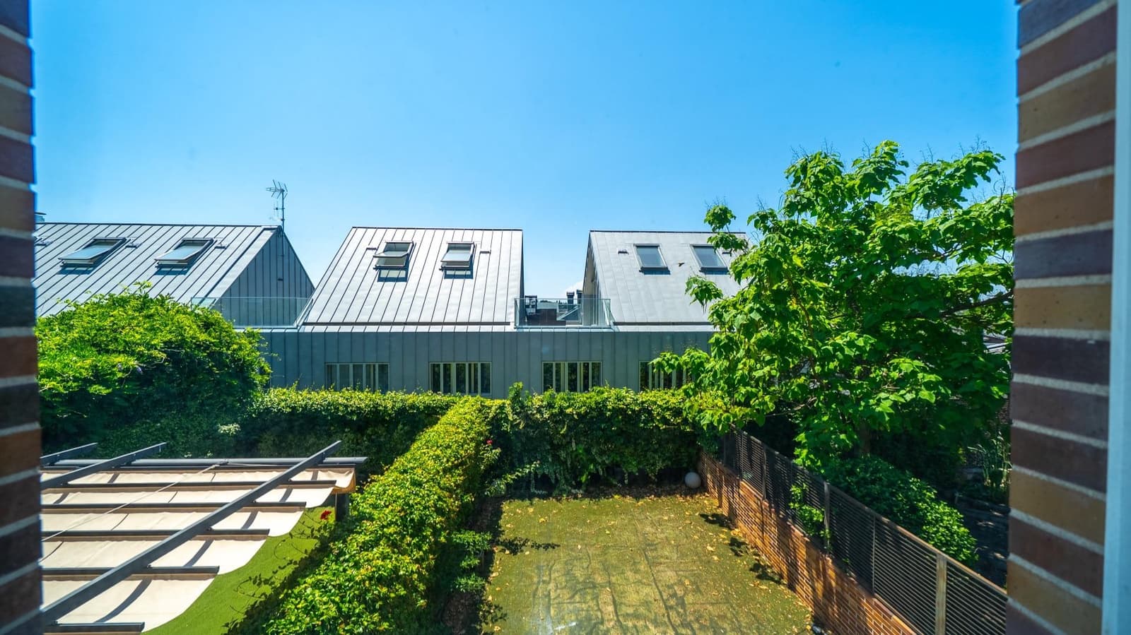 3 bedroom Villa for sale in Pozuelo de Alarcon with pool garage - € 1,450,000 (Ref: 9913172)