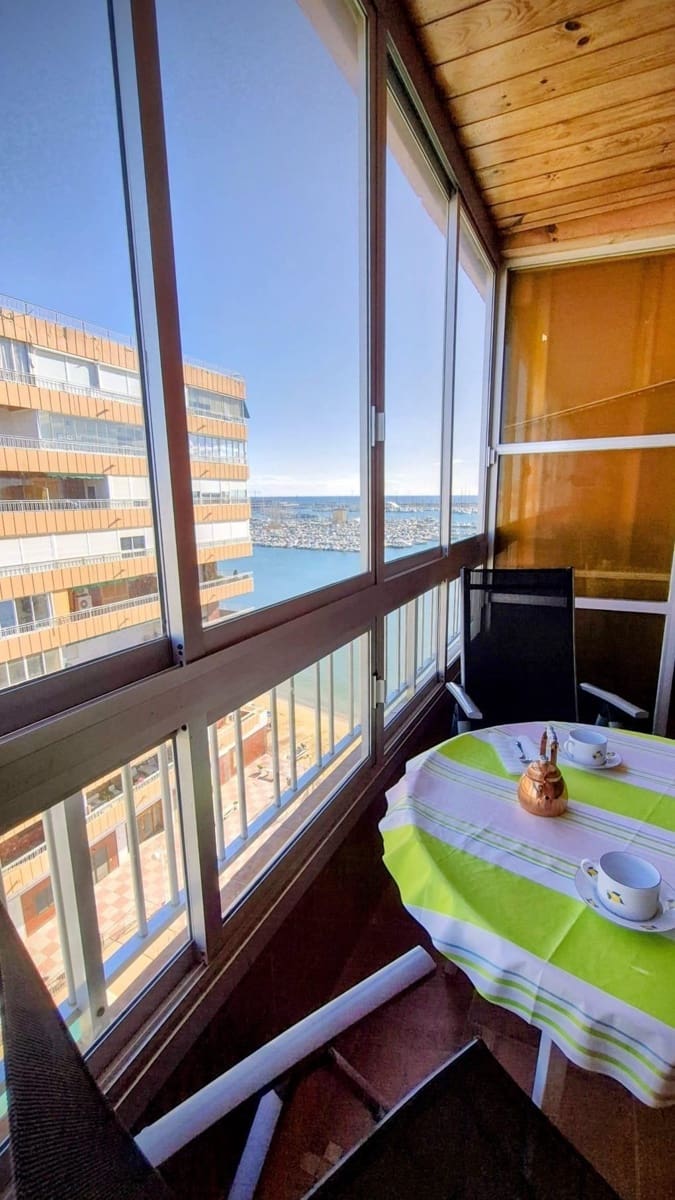 Apartamento de 3 habitaciones en Torrevieja en venta con piscina - 199.000 € (Ref: 9913176)
