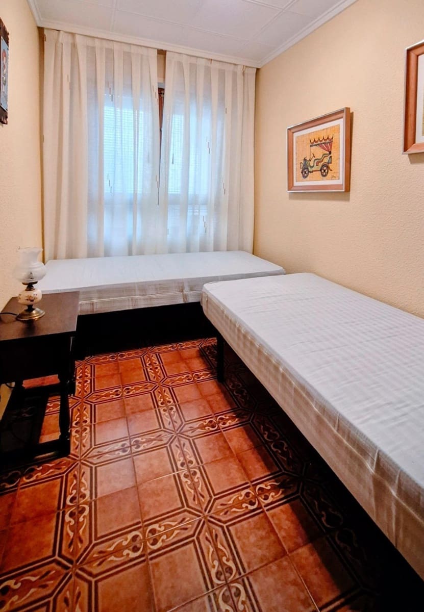 Apartamento de 3 habitaciones en Torrevieja en venta con piscina - 199.000 € (Ref: 9913176)