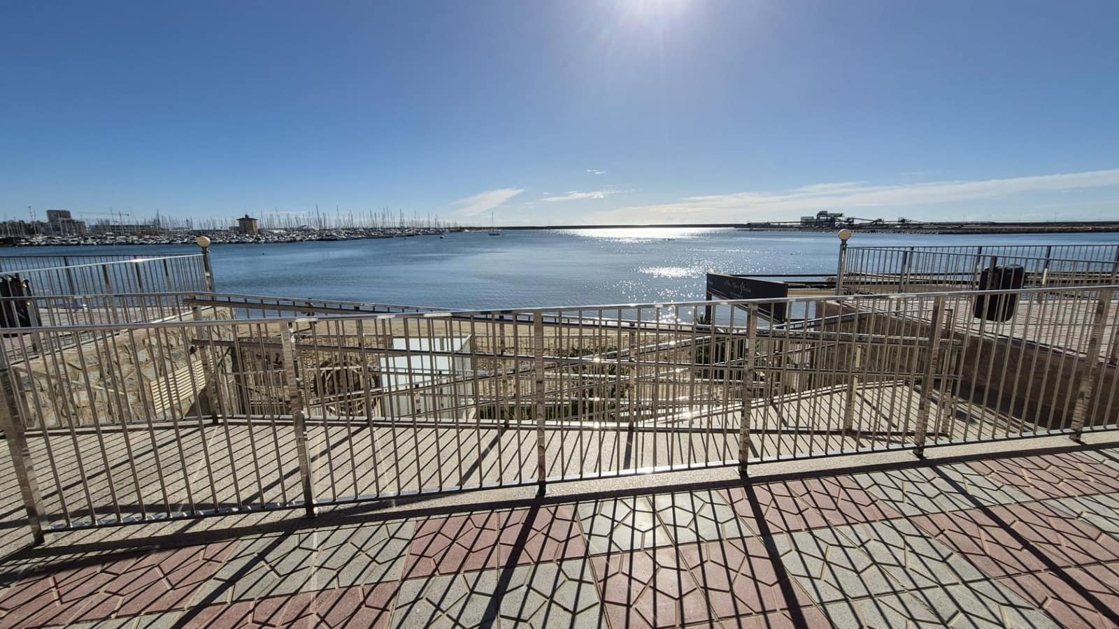 Apartamento de 3 habitaciones en Torrevieja en venta con piscina - 199.000 € (Ref: 9913176)
